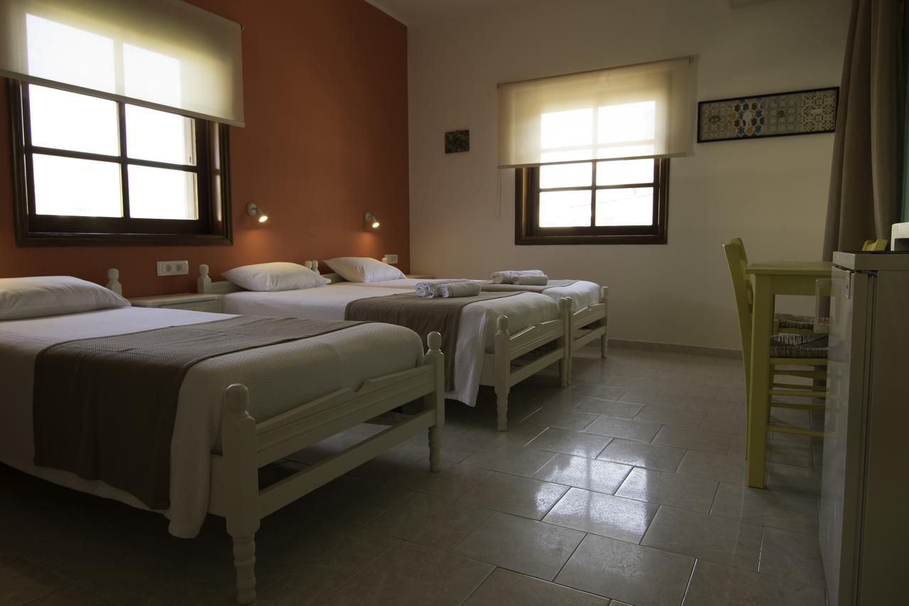 Niki Rooms Palaiochora Exterior foto
