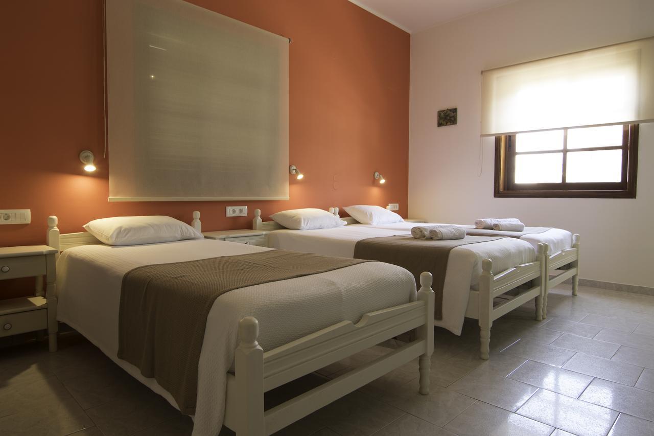 Niki Rooms Palaiochora Exterior foto