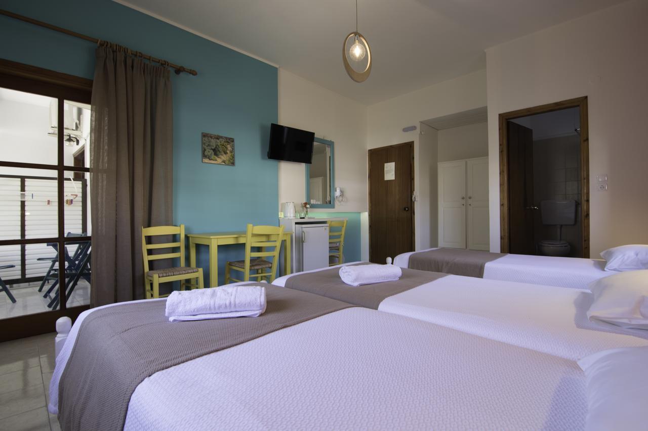 Niki Rooms Palaiochora Exterior foto