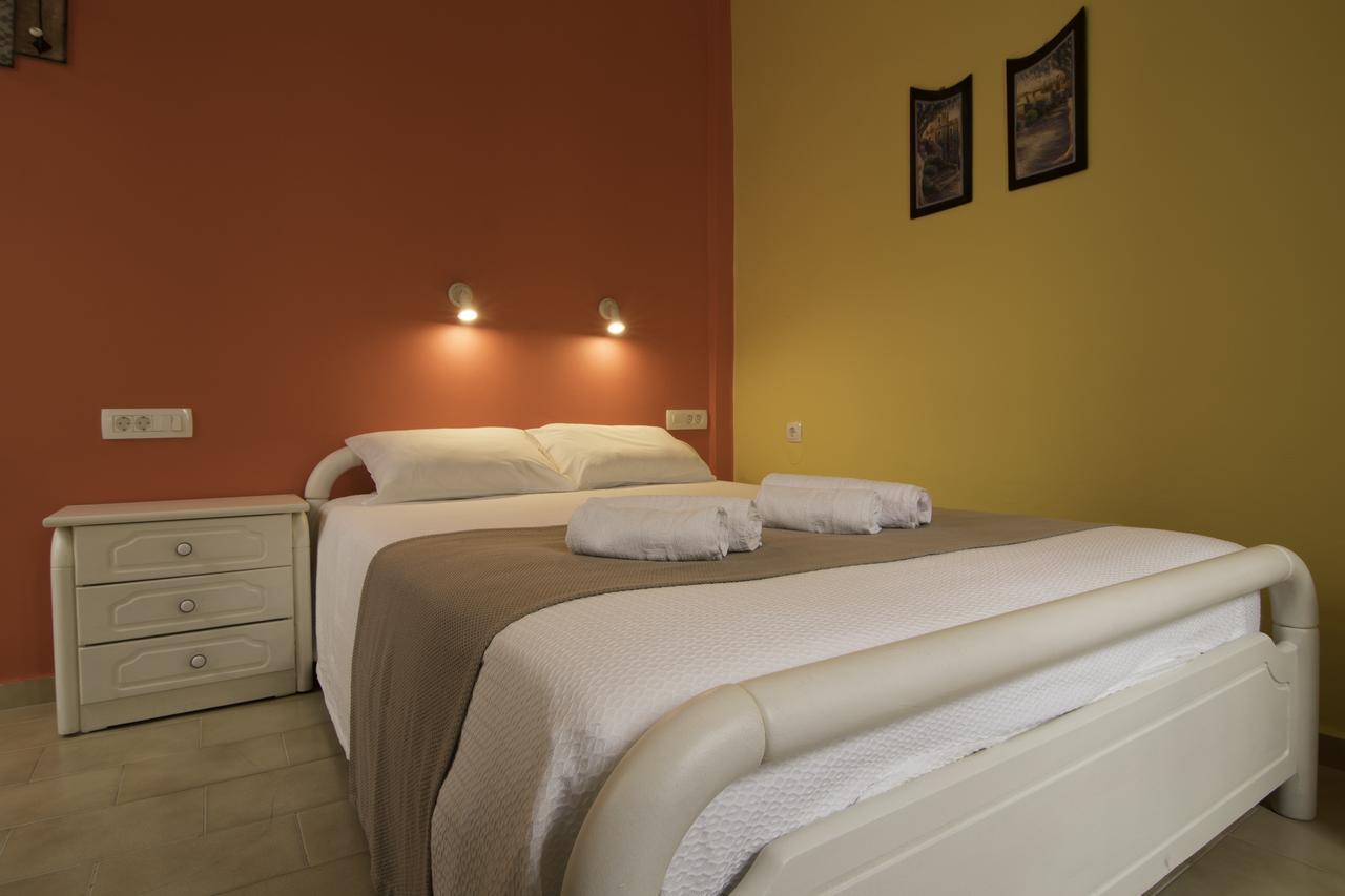 Niki Rooms Palaiochora Exterior foto